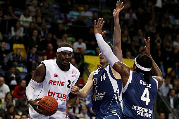 量与斯特拉 量与斯特拉