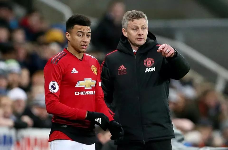 球迷们议论 球迷们议论